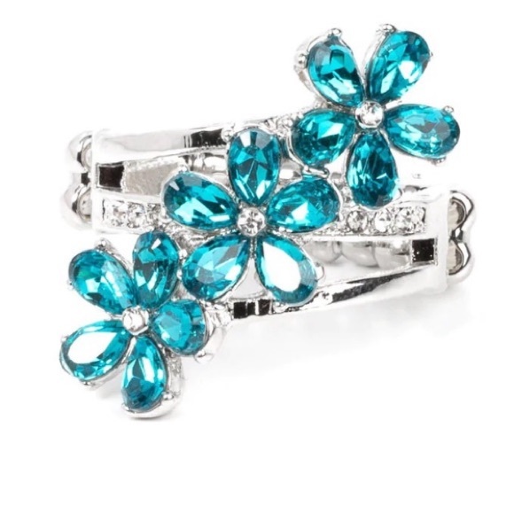 3/$15 🌟 🆕Paparazzi: Posh Petals - Blue Ring - Picture 2 of 3